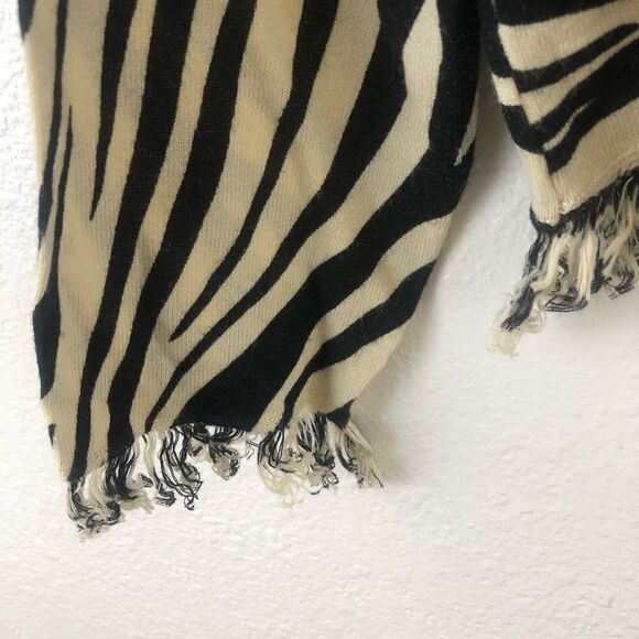 Monroe & Main Zebra print Pullover Sweater size  L - Picture 4 of 7